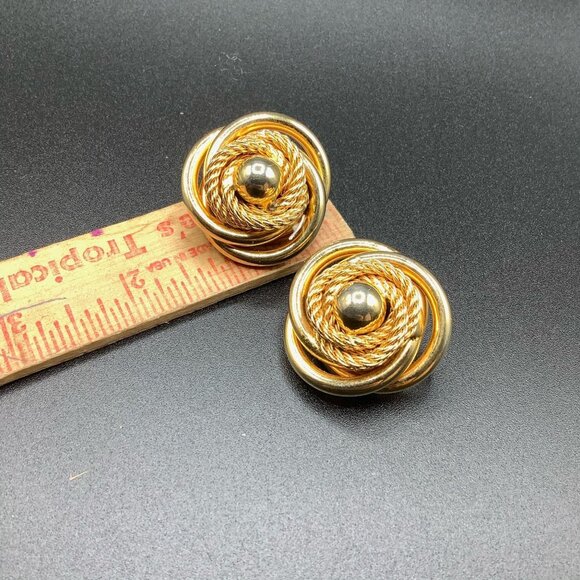 Bijoux Charme Golden Knots Earrings Chunky Knots Clip On Earrings Gold Tone - Picture 4 of 4